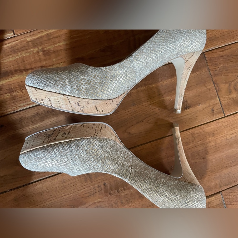 Like New - Tahari - Gold and Tan Heel Pumps - Size 10 - Picture 4 of 9